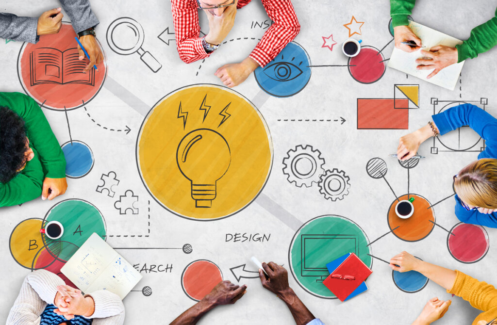 How Do Design Students Develop Visual Thinking Through Collage Design Techniques?